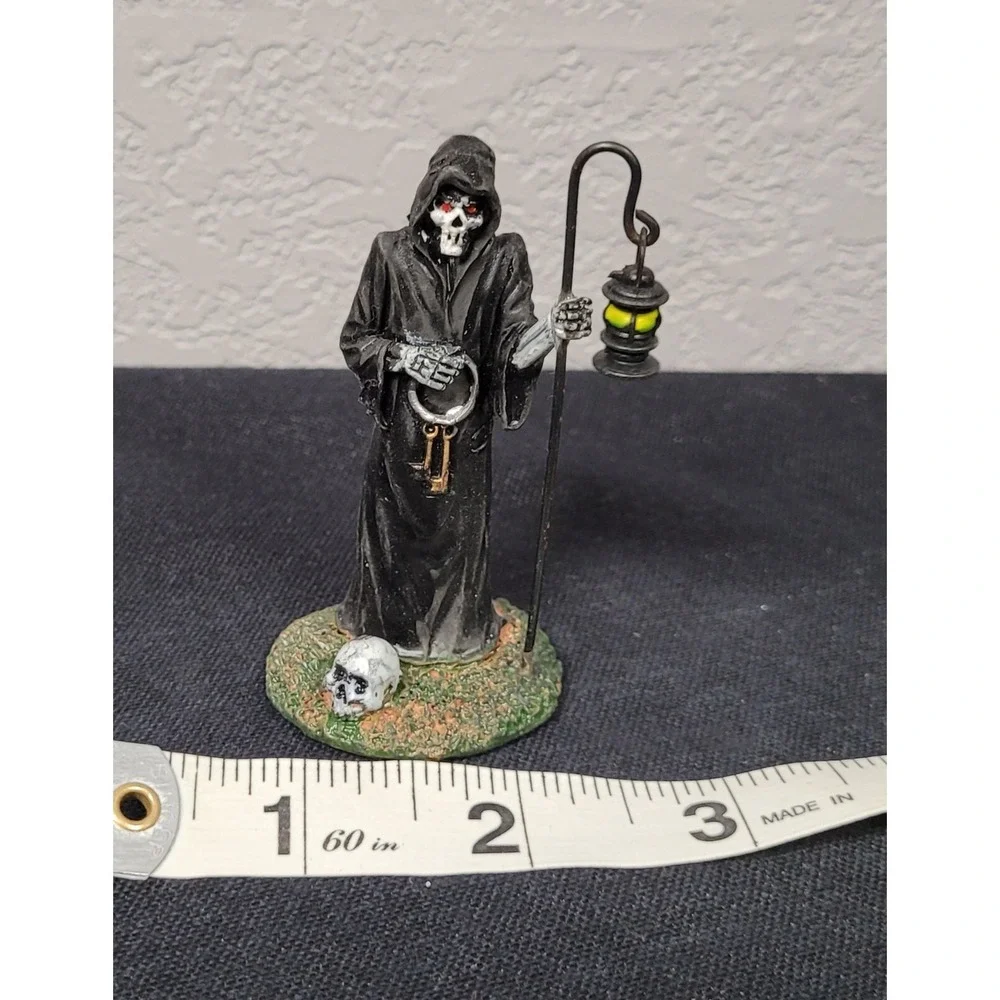 Lemax Keymaster #02913 Figurine Spooky Town Halloween Village